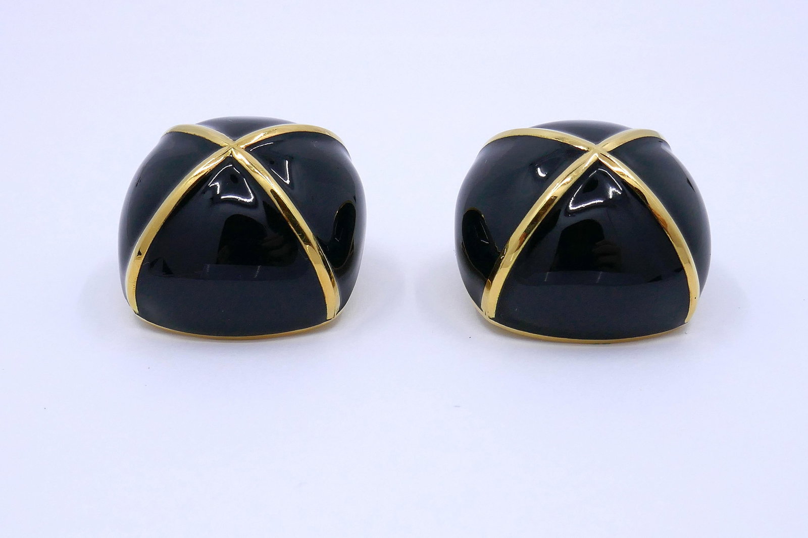 David Webb Black Enamel 18k Gold Jumbo Clip-on Earrings - 16