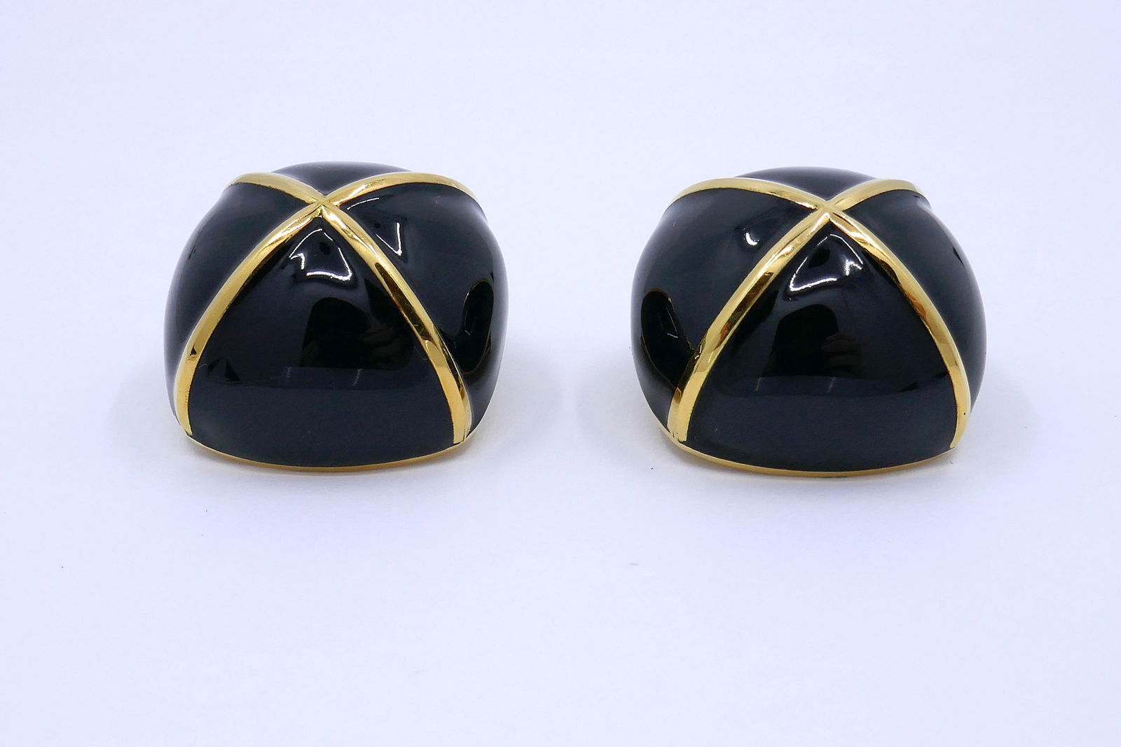 David Webb Black Enamel 18k Gold Jumbo Clip-on Earrings - 2