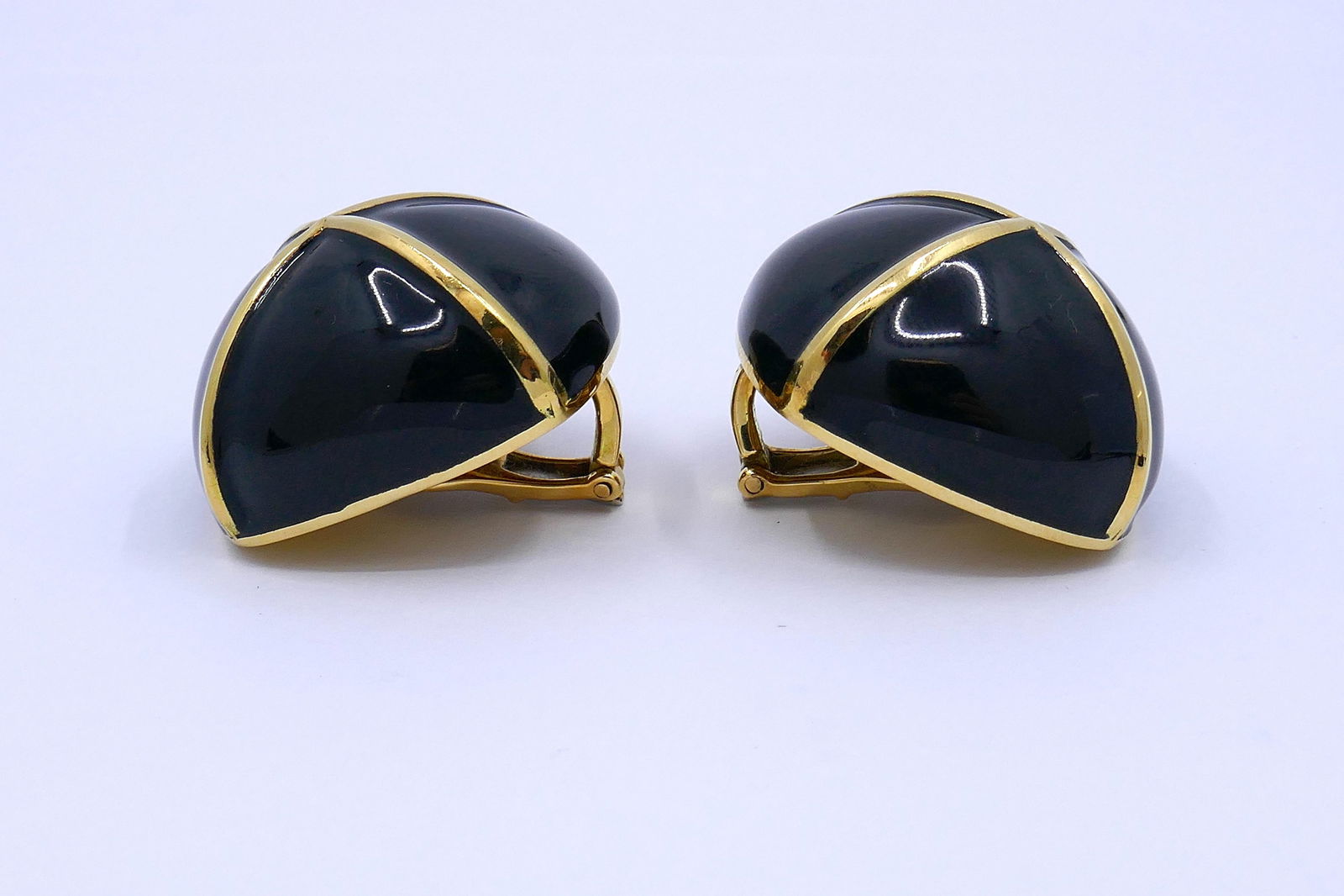 David Webb Black Enamel 18k Gold Jumbo Clip-on Earrings - 5