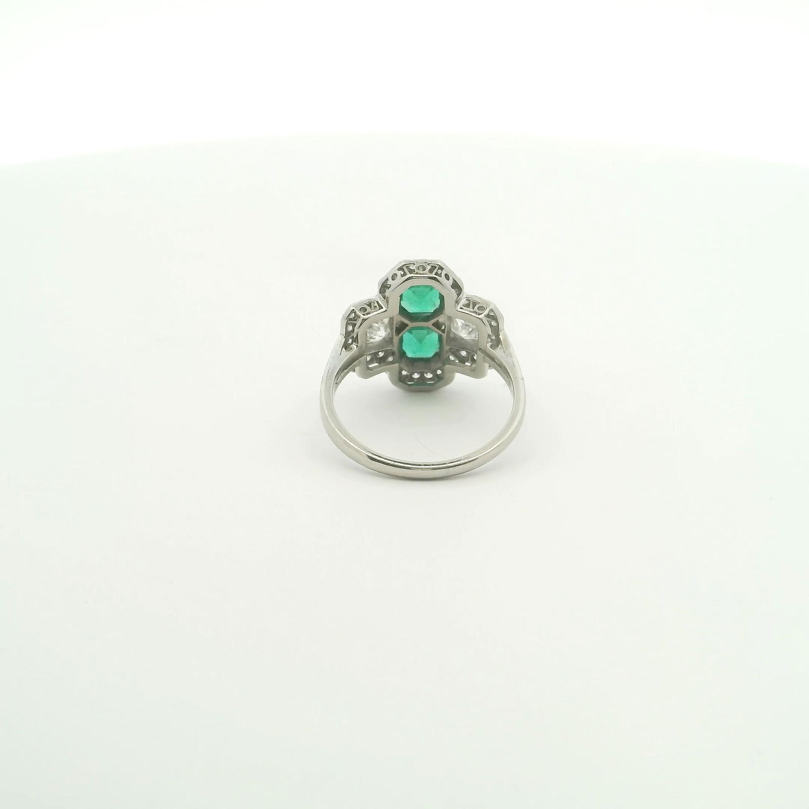 Platinum Natural Colombian Emerald and French cut Diamond Ring - 3