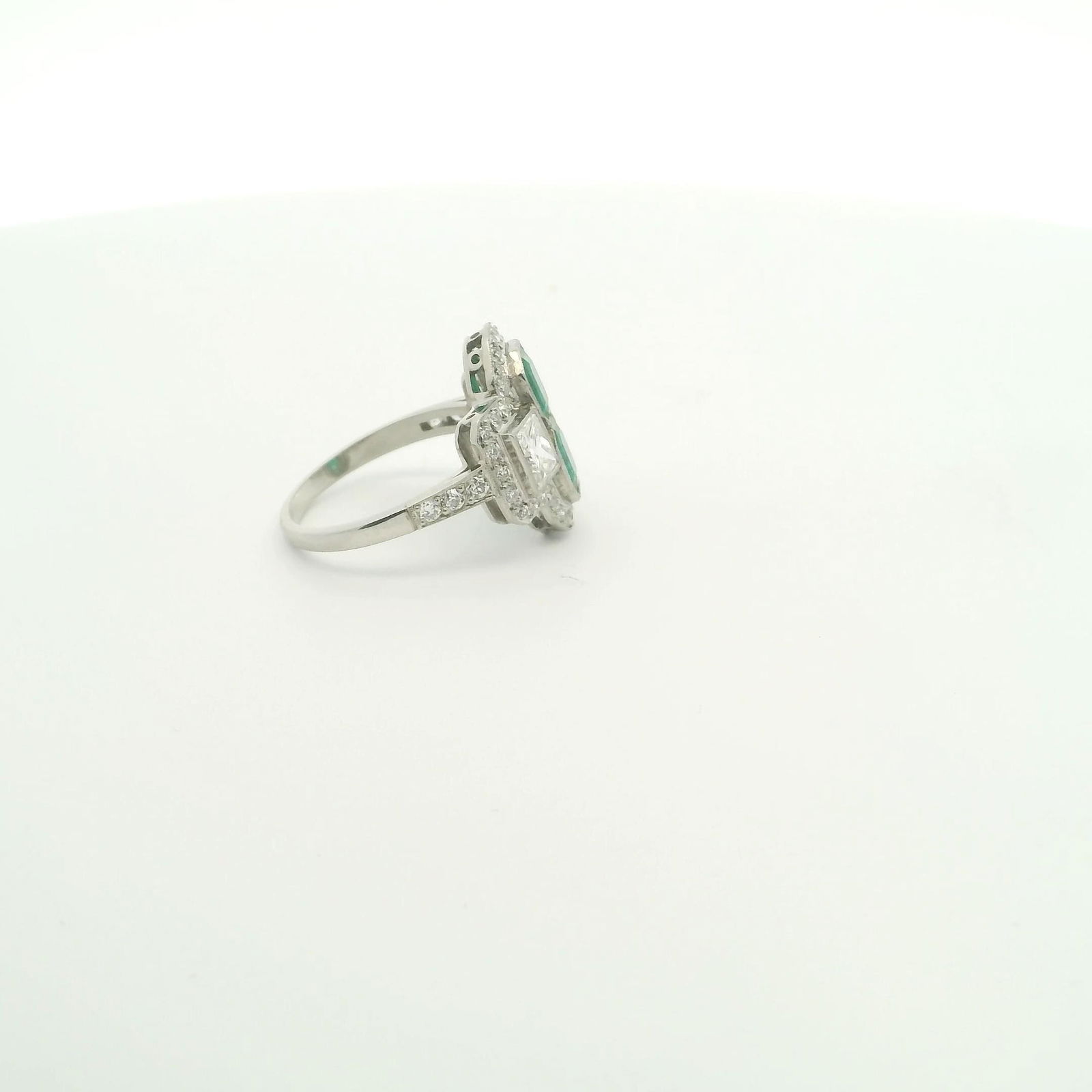 Platinum Natural Colombian Emerald and French cut Diamond Ring - 4