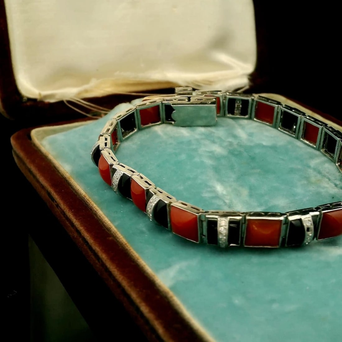 Art Deco Platinum Natural Coral, Onyx and Diamond Bracelet - 3