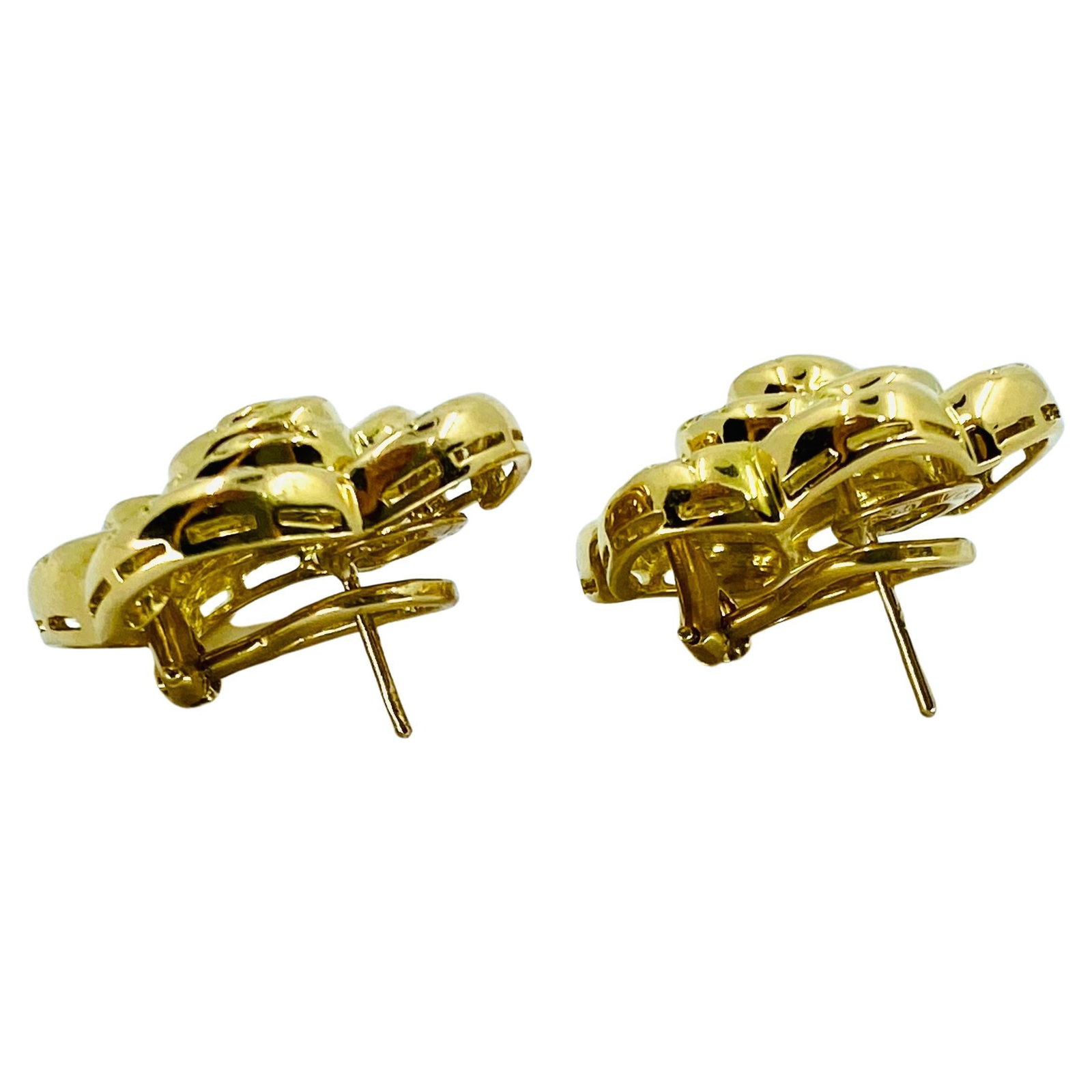 Van Cleef & Arpels Gold Diamond Camellia Earrings - 14