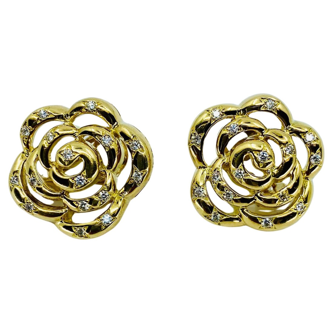 Van Cleef & Arpels Gold Diamond Camellia Earrings - 4