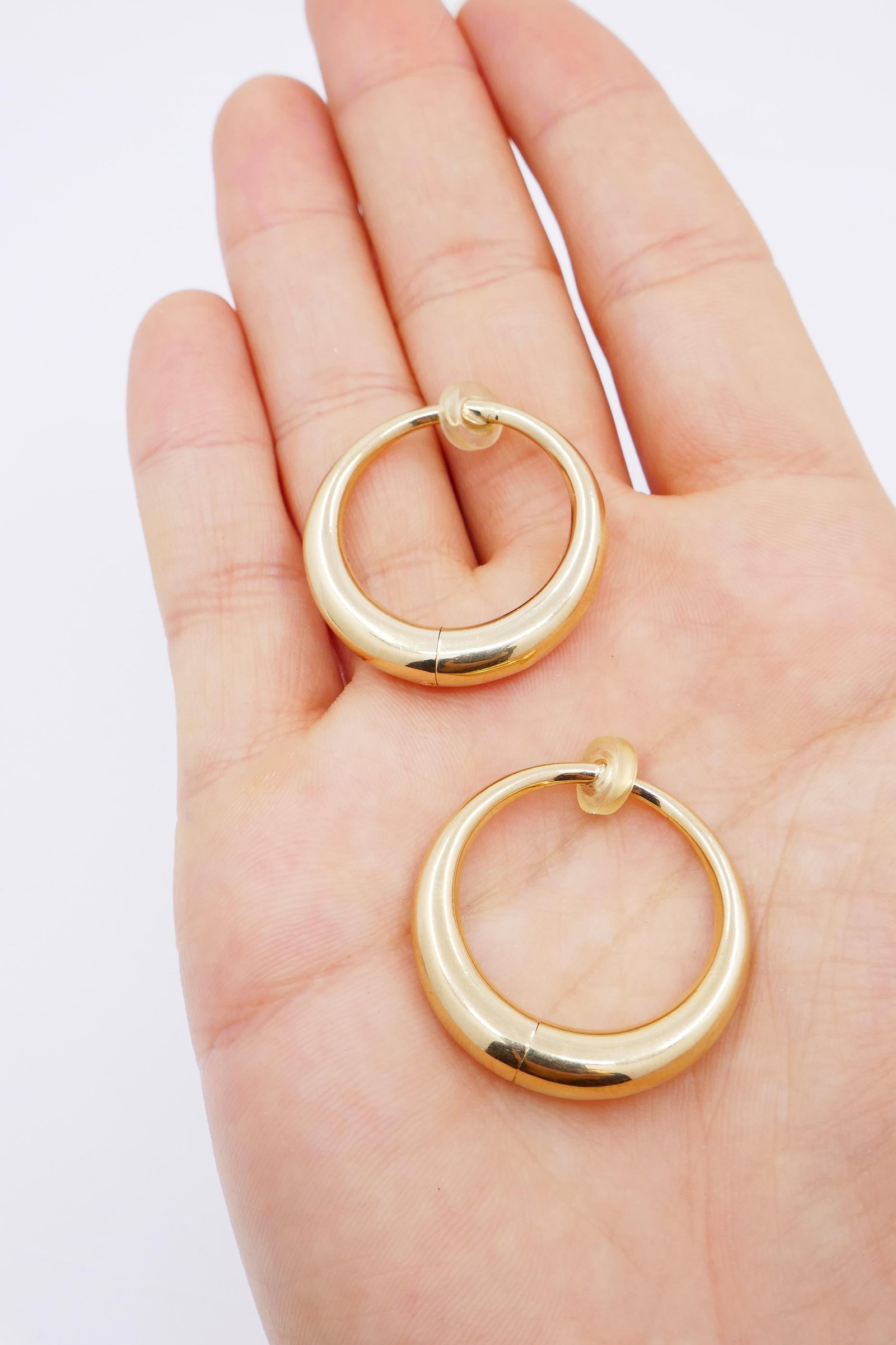 Vintage Yellow 14k Gold Hoop Clip-on Earrings - 6