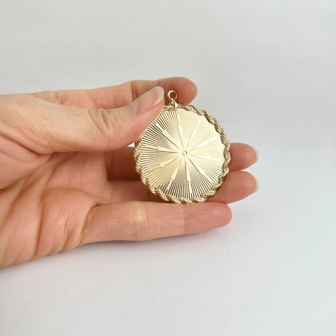 Vintage 1960's Engine Turned Disc Rope Pendant Charm 14K Yellow Gold, 15.69 Gram - 3