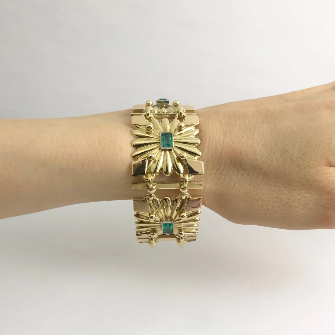 Antique Art Deco Green Emerald Square Link Bracelet 18K Yellow Gold, 92.51 Grams - 4