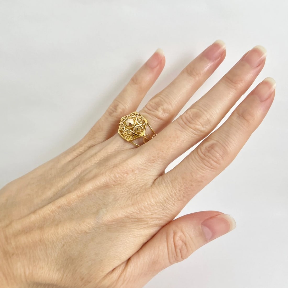 Vintage Filigree Swirl Geometric Statement Ring 18K Yellow Gold, 3.30 Grams - 3