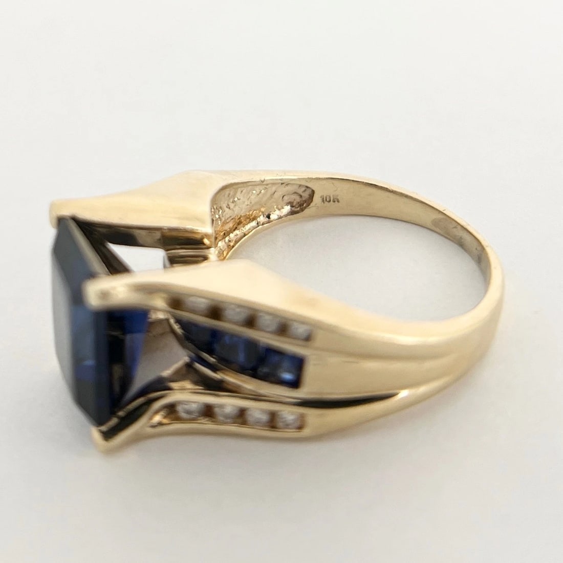Vintage Blue Gemstone Diamond Cocktail Statement Ring 10K Yellow Gold, 6.24 Gr - 7