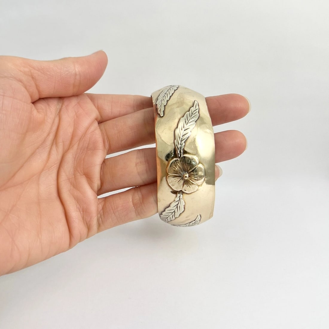 Vintage 1950's Handmade Flower Cuff Bangle Bracelet 10K Yellow Gold, 28.60 Grams - 2