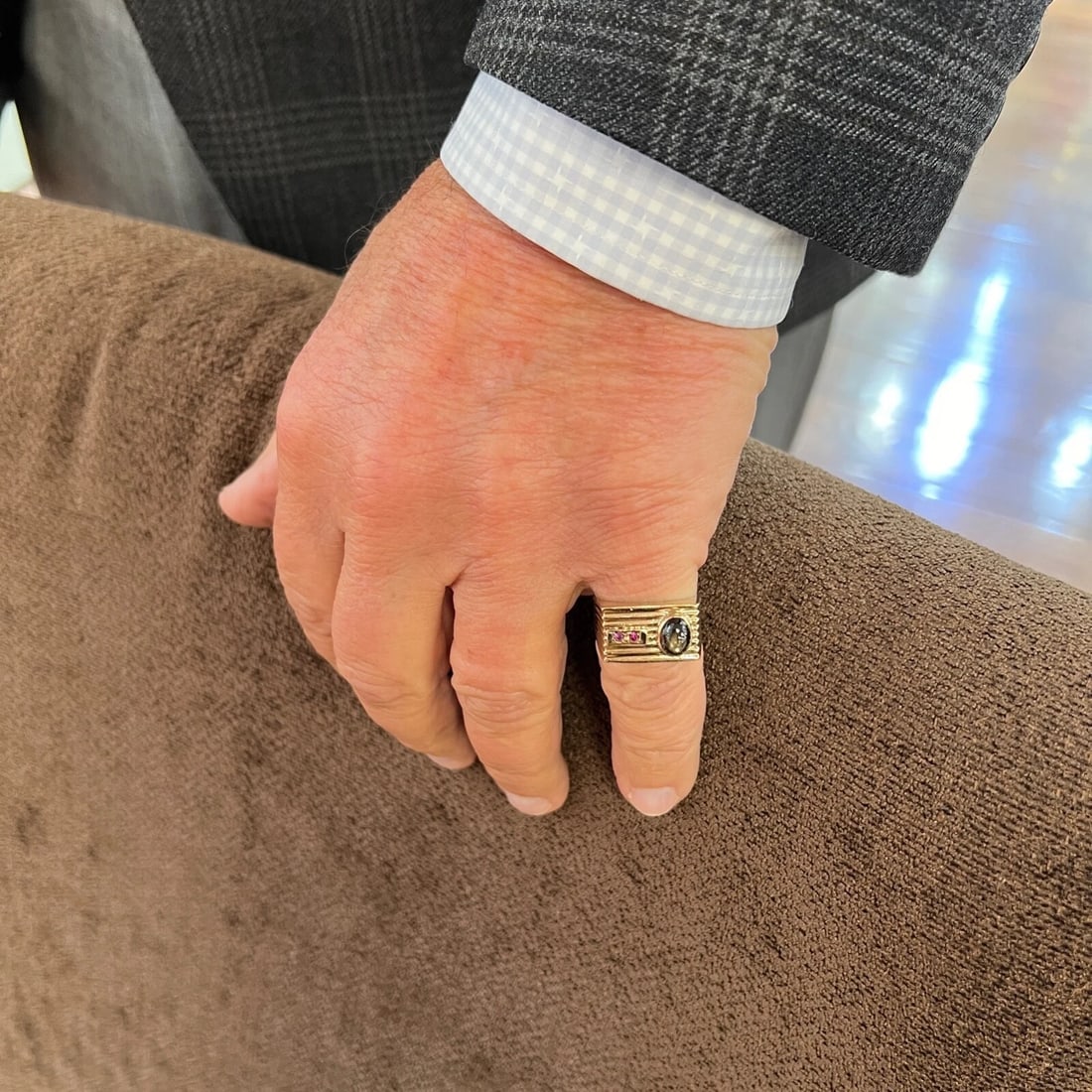 Vintage 1940's Black Star Sapphire Ruby Flat Top Ring 9K Yellow Gold, 6.88 Grams - 4