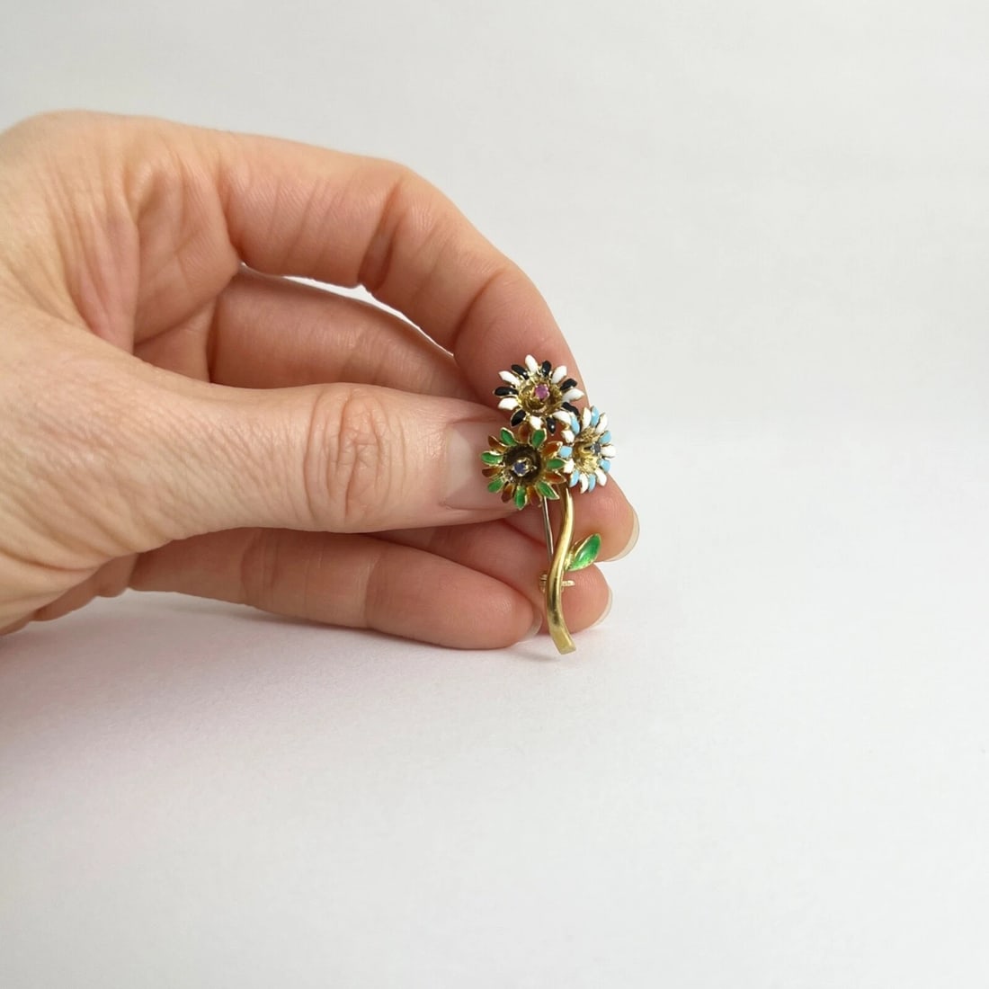 Vintage 1940's Multicolored Enamel Gemstone Flower Brooch 18K Yellow Gold 4.65 G - 4