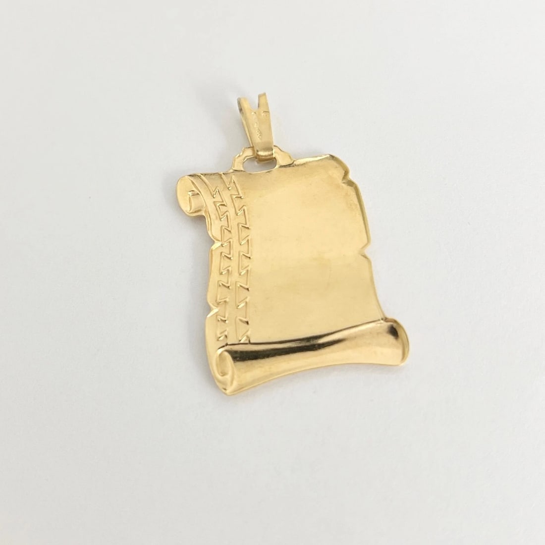 Vintage Parchment Scroll Pendant Charm 18K Yellow Gold, 4.73 Grams - 5