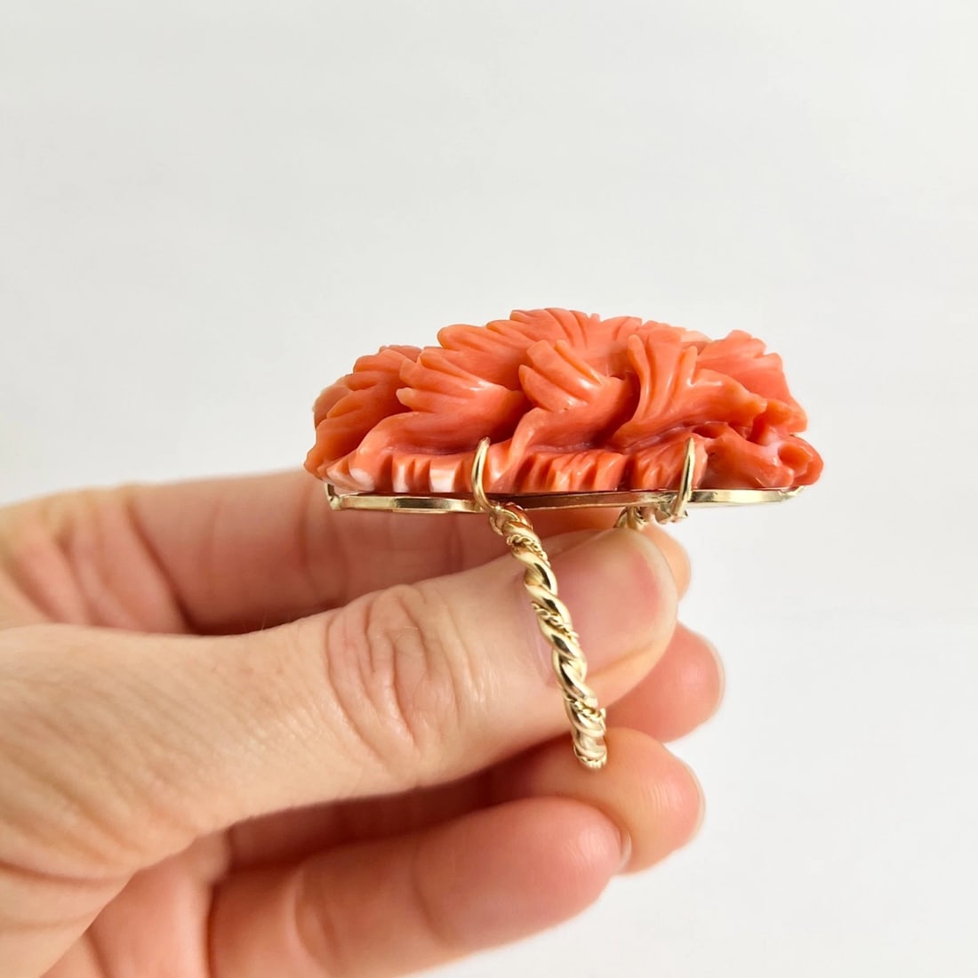 Vintage 1960's Carved Coral Flower Floral Long Ring 14K Yellow Gold, 23.71 Grams - 5