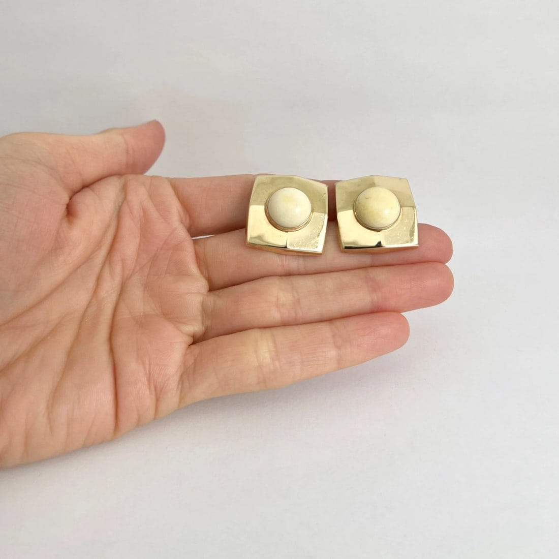 Vintage 1950's Bakelite Square Drop Stud Earrings 14K Yellow Gold, 6.93 Grams - 3