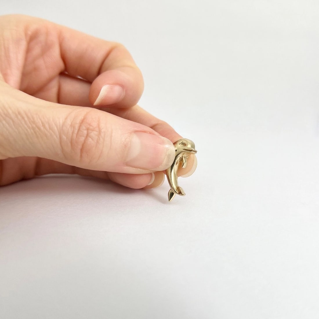 Vintage Dolphin Necklace Pendant Charm 14K Yellow Gold, 1.96 Grams - 4