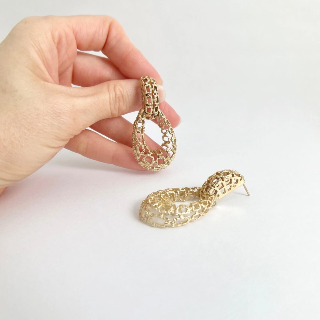 Vintage 1970's Oval Filigree Loop Dangle Drop Earrings 14K Yellow Gold, 19.65 Gr - 3