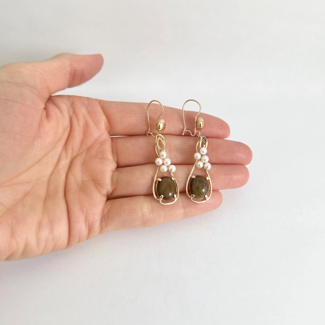 Vintage Oval Brown Jade Pearl Dangle Drop Earrings 14K Yellow Gold, 5.57 Grams - 3