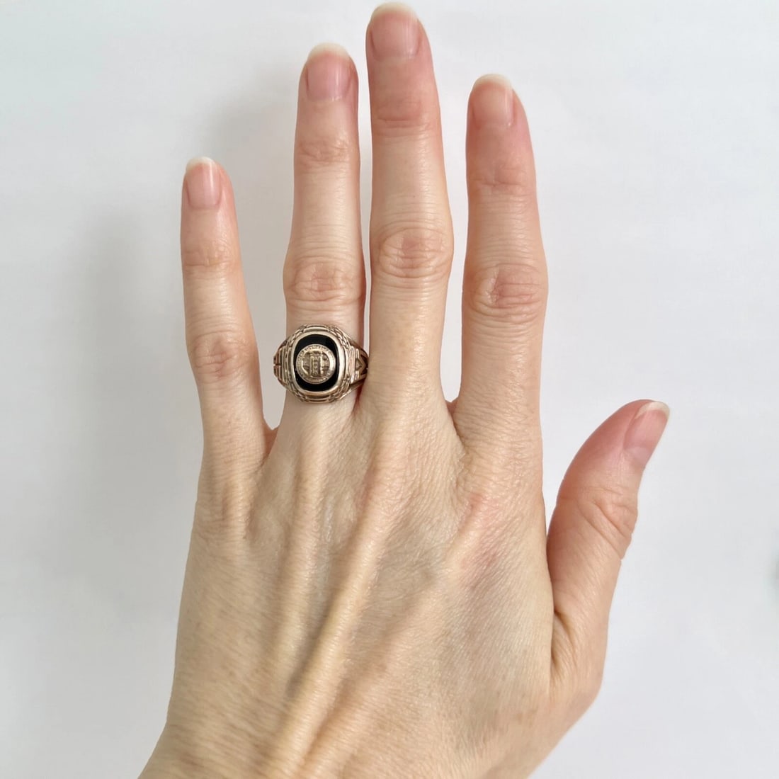 Vintage 1956 Black Onyx Mepham Class Ring 10K Yellow Gold, 7.51 Grams - 2