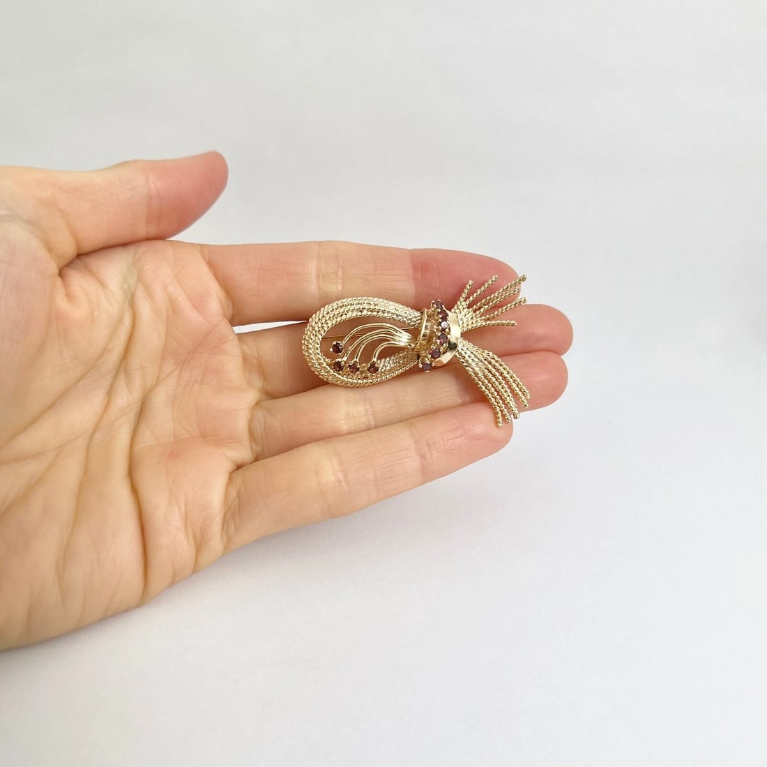 Vintage 1950's Rhodolite Garnet Ribbon Brooch Pin 12K Yellow Gold, 8.97 Grams - 3