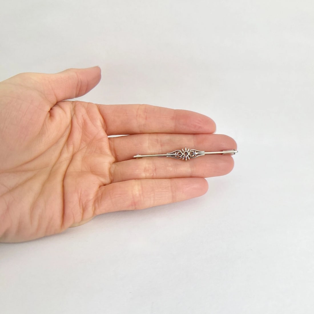 Antique Art Deco Long Filigree Brooch Pin 14K White Gold, 3.62 Grams - 2