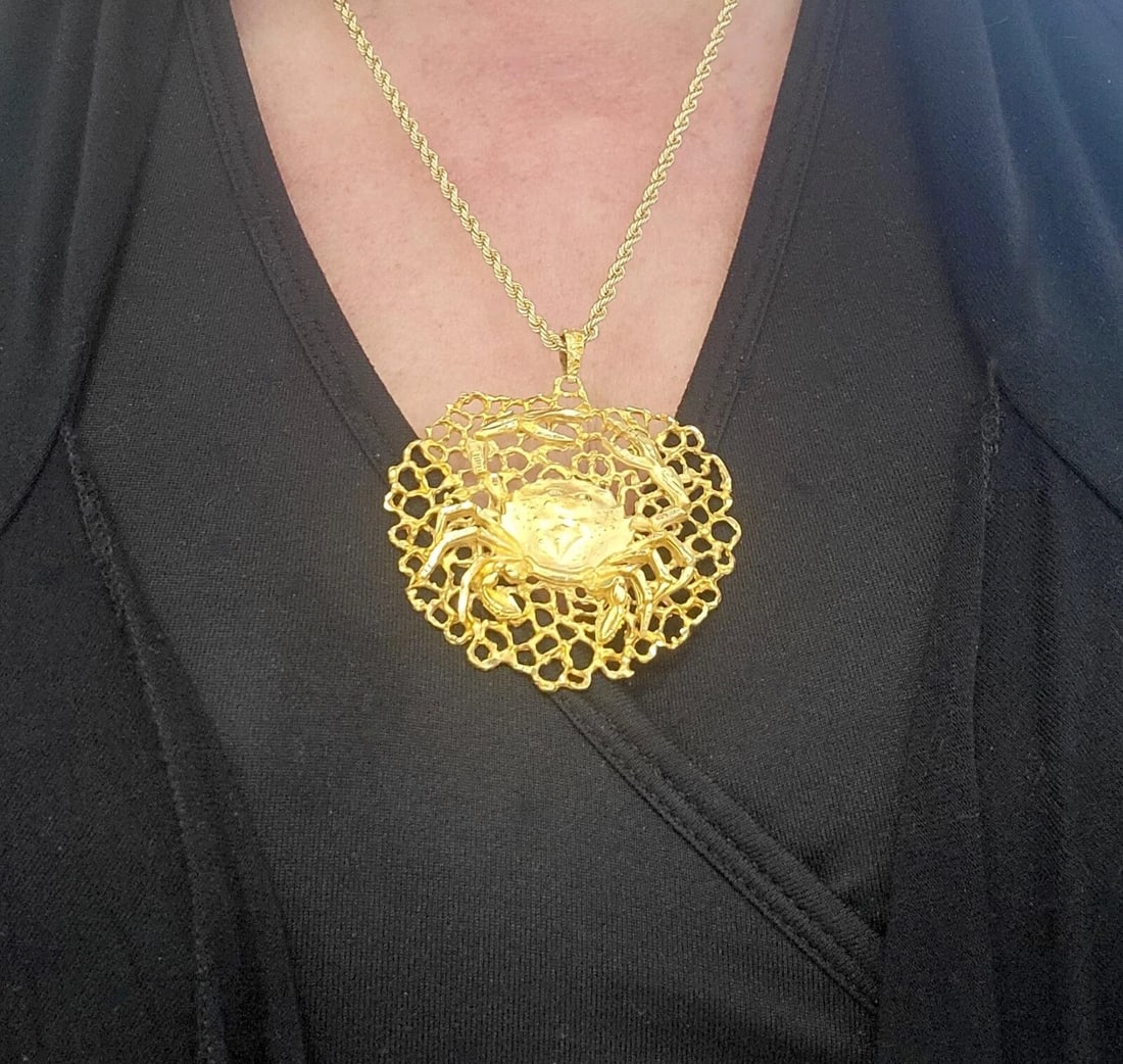 Vintage Large Crab Filigree Necklace Pendant 18K Yellow Gold, 35.29 Grams - 5