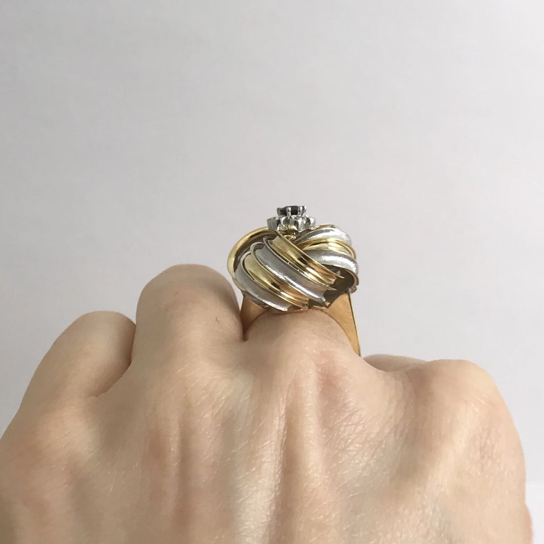 Vintage Sapphire Diamond Swirl Two-Tone Cocktail Ring 18K Yellow Gold, 8.97 Gram - 6