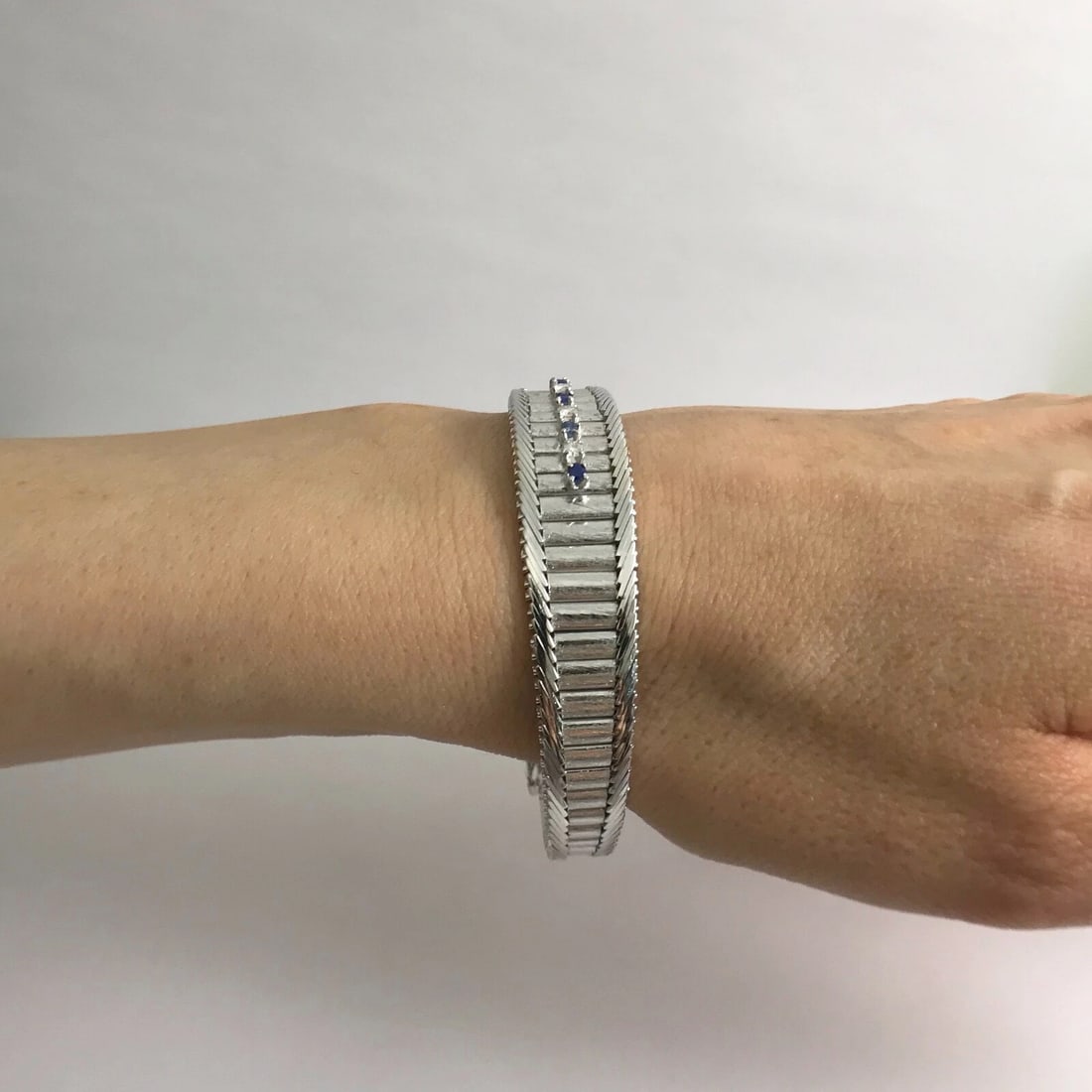 Vintage Blue Sapphire Diamond Wide Flex Bracelet 14K White Gold, 32.22 Grams - 4