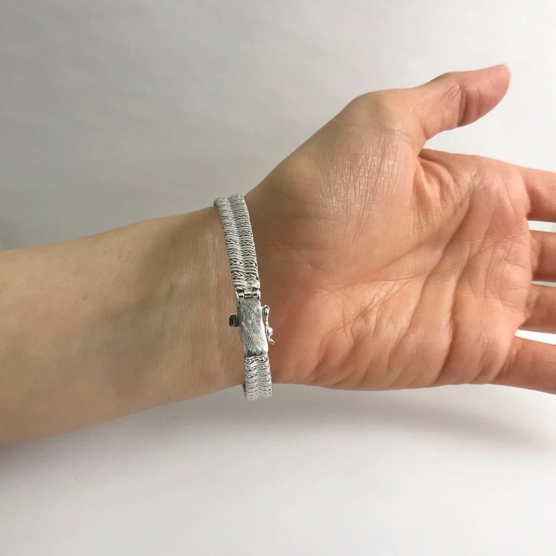 Vintage Blue Sapphire Diamond Geometric Cluster Bracelet 18K White Gold, 32.3 Gr - 5