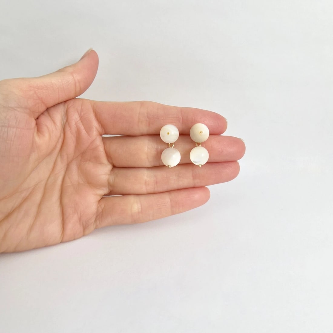 Vintage 1950's White Lucite Ball Dangle Drop Earrings 14K Yellow Gold, 4.87 Gr - 2