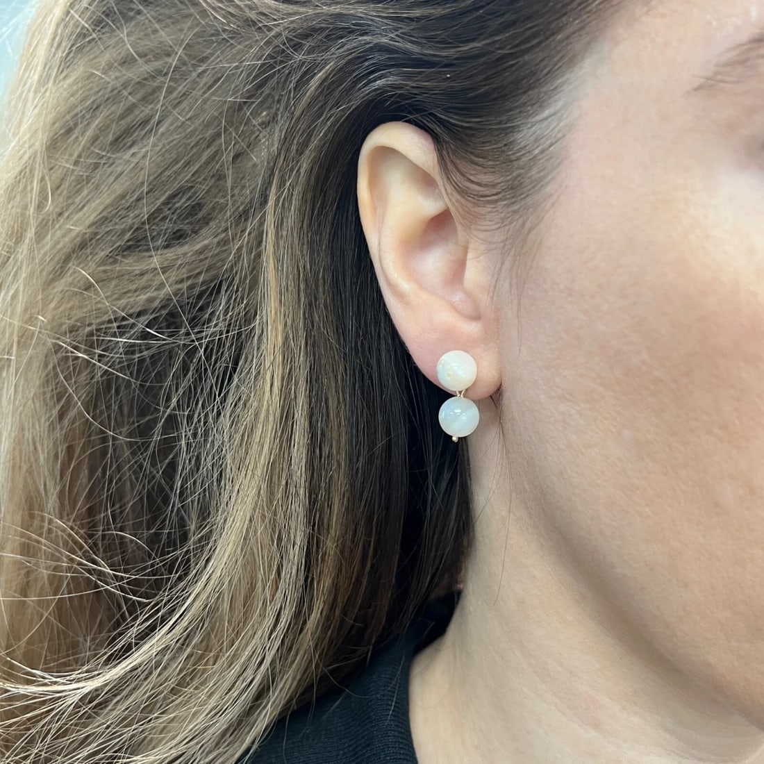 Vintage 1950's White Lucite Ball Dangle Drop Earrings 14K Yellow Gold, 4.87 Gr - 4