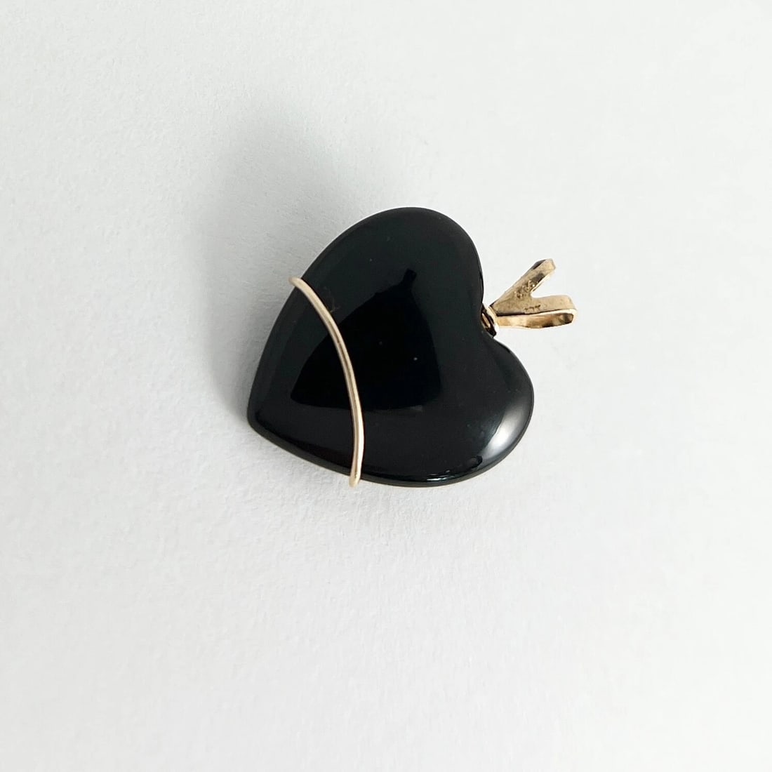 Vintage 1970's Black Lucite Heart Grape Charm Pendant 10K Yellow Gold, 1.85 Gram - 8