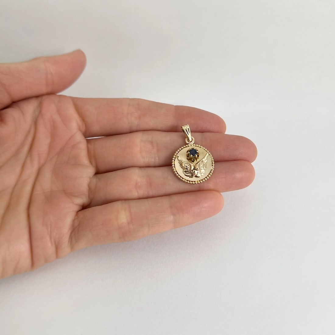 Vintage Sapphire Angel Wings Disc Pendant Charm 14K Yellow Gold, 2.95 Grams - 3