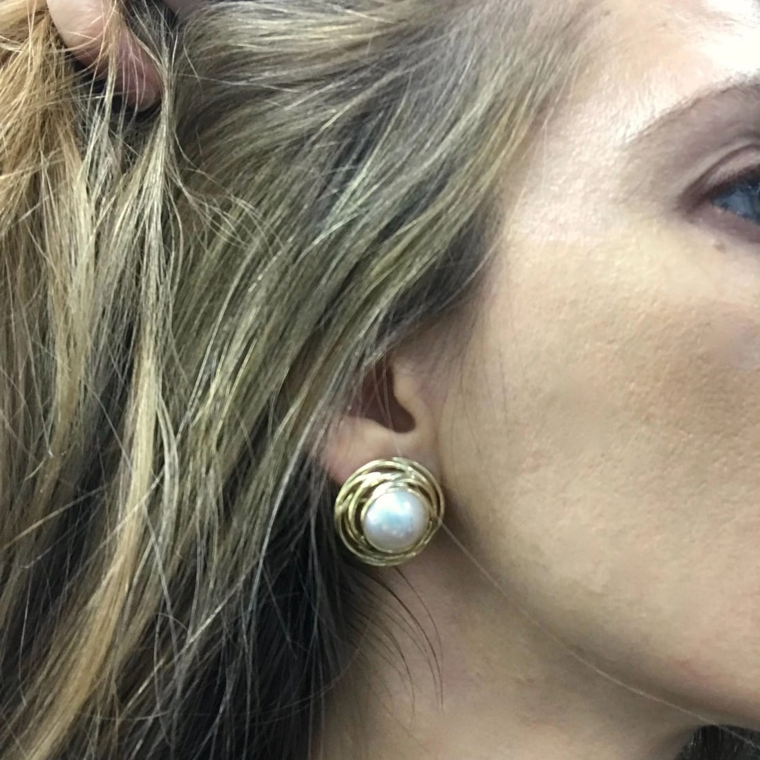 Vintage 1960's Japanese Pearl Swirl Button Stud Earrings 14K Yellow Gold 13.3 Gr - 2