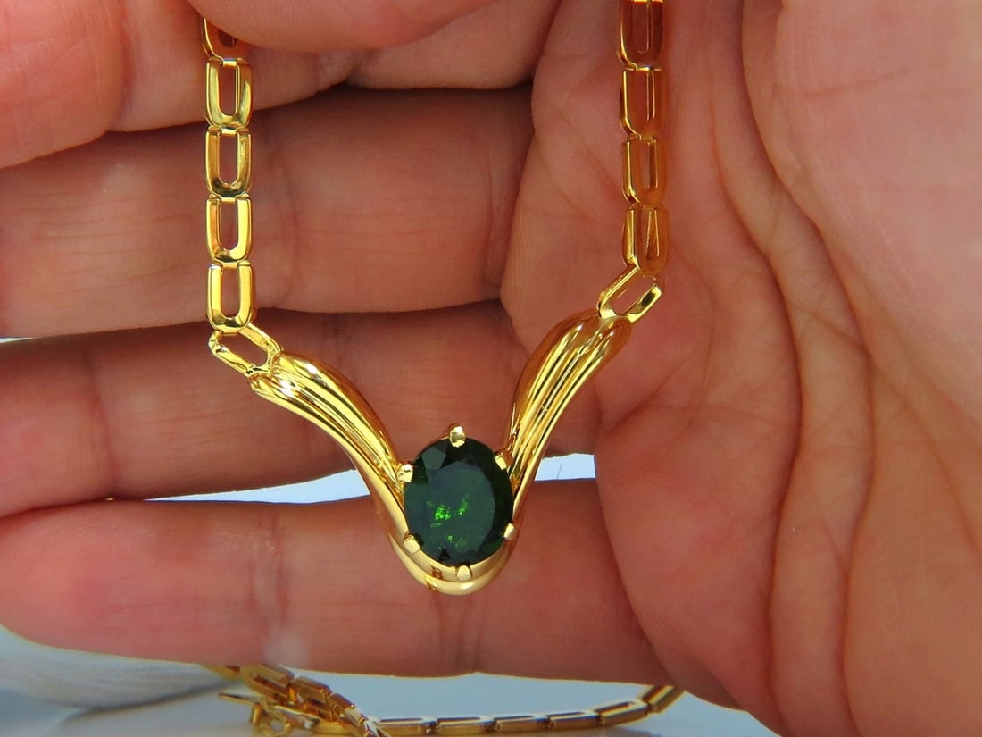 3.70ct Natural Green Chrome Diopside Necklace 14kt "V" form gown** - 5