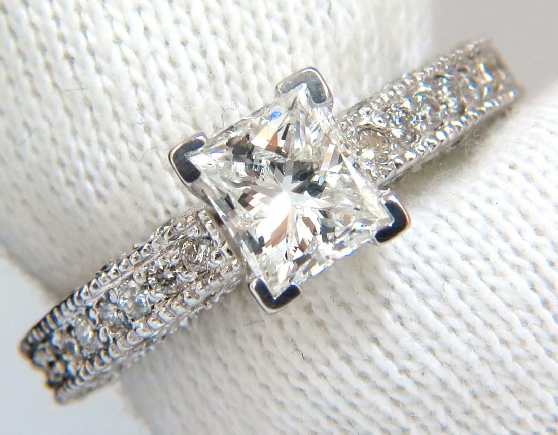 1.01ct Natural Princess cut diamond ring 14kt. + - 7