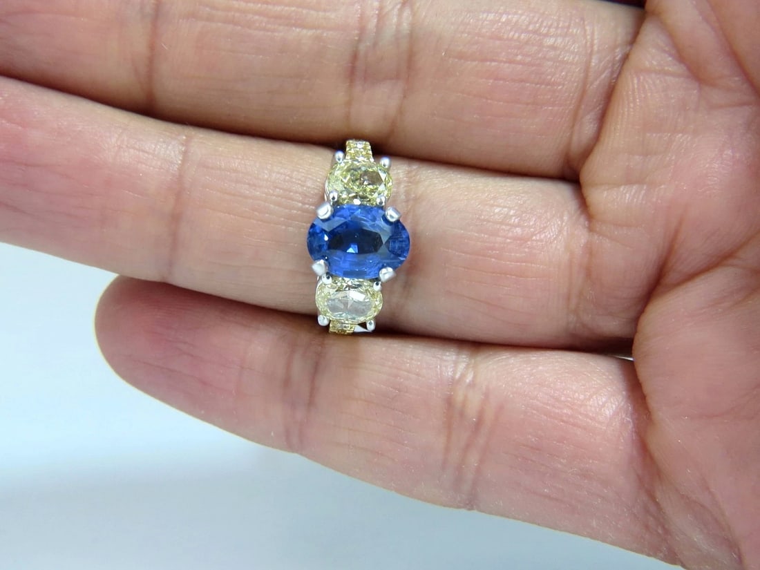 GIA Certified 5.42ct Natural No Heat Sapphire Yellow Diamonds Ring 18kt unheated - 5