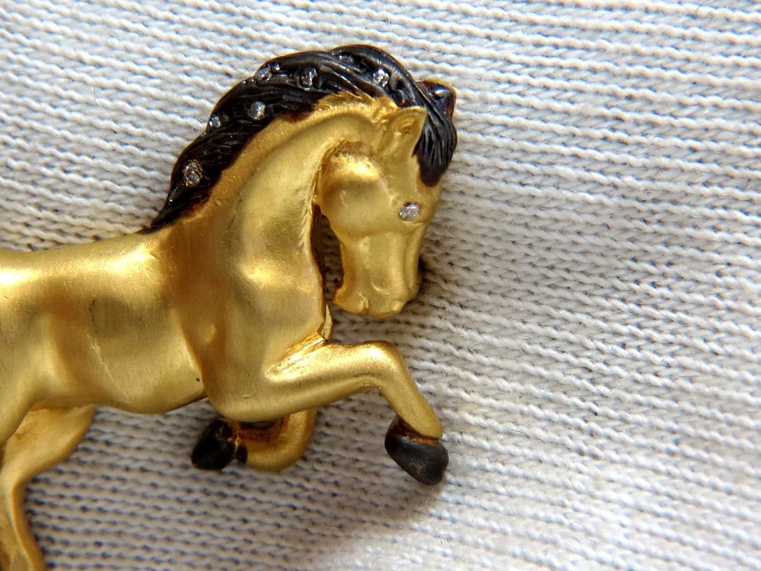 18kt Horse Pin .10ct diamonds** - 2