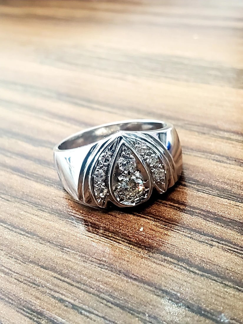 1.00 Natural Carat Diamond Cluster Ring 14 Karat H-Vs2 French Pave 42130**: Title: 1.00 Natural Carat Diamond Cluster Ring 14 Karat H-Vs2 French Pave 42130** Description: Pre-owned - Good PRODUCT DESCRIPTION 1.00ct. French pave natural diamond unisex ring. H-color Vs-2