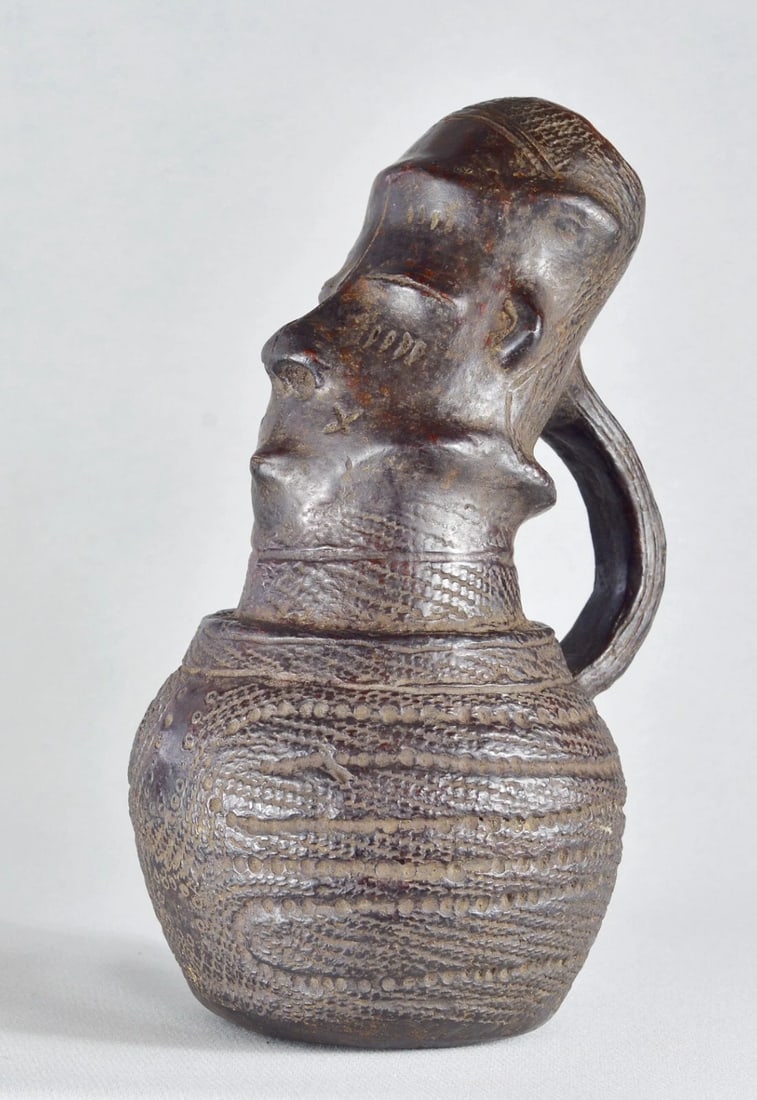 Rare ZANDE AZANDE anthropomorphic terracotta vessel African art pottery MC 1900 - 5