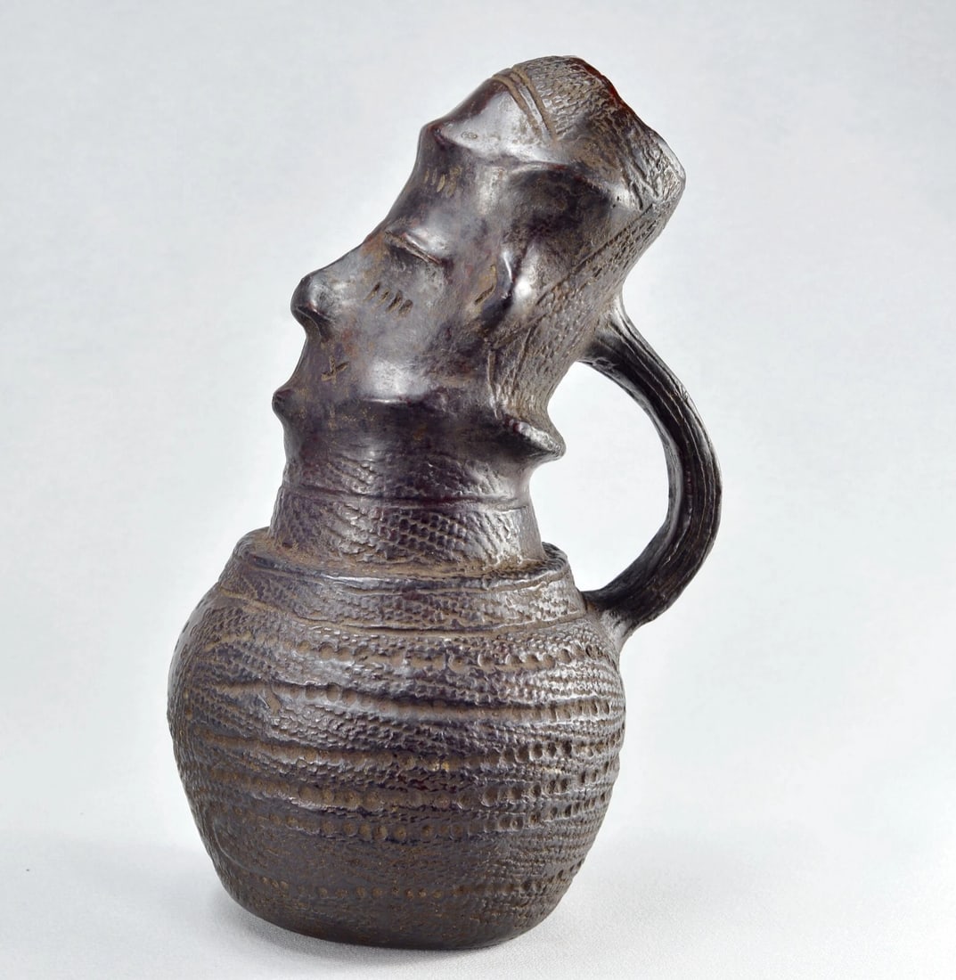 Rare ZANDE AZANDE anthropomorphic terracotta vessel African art pottery MC 1900 - 7