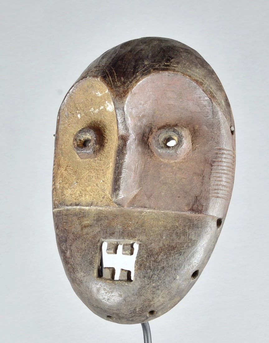 Cute Metoko Mask Mituku Bukota cult Congo Drc African Tribal Art MC 1892: Title: Cute Metoko Mask Mituku Bukota cult Congo Drc African Tribal Art MC 1892 Description: CONGO DRC Cute Metoko Mask Bukota cult Settled in the heart of the equatorial forest, in the region of