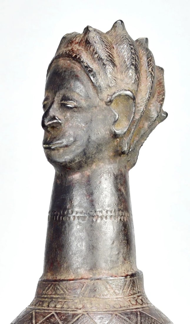 Superb ZANDE AZANDE anthropomorphic terracotta vessel African pottery MC 1901 - 11