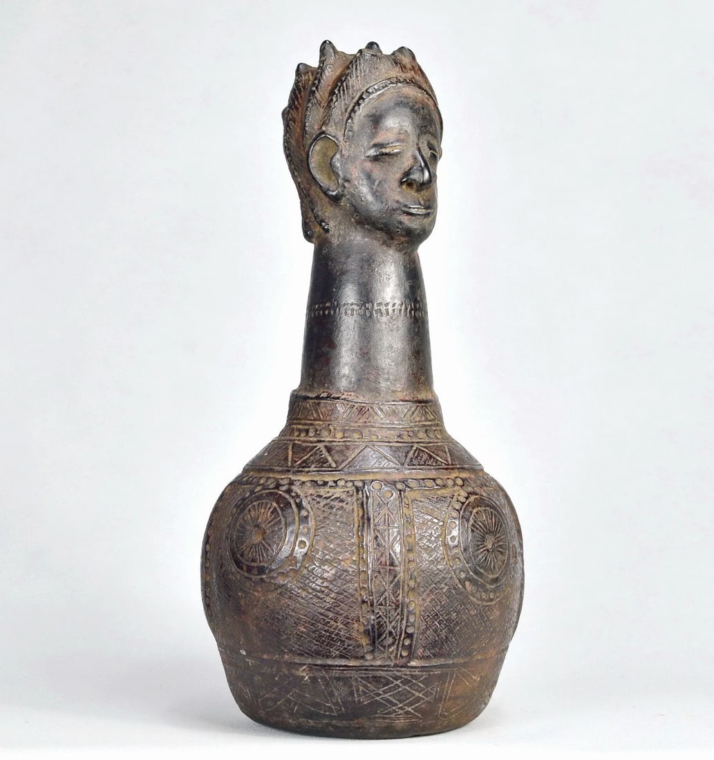 Superb ZANDE AZANDE anthropomorphic terracotta vessel African pottery MC 1901: Title: Superb ZANDE AZANDE anthropomorphic terracotta vessel African pottery MC 1901 Description: CONGO RDC Rare AZANDE Terracotta Anthropomorphic Vessel Beautiful large jug, visibly old We can see a