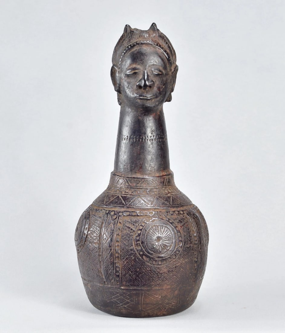 Superb ZANDE AZANDE anthropomorphic terracotta vessel African pottery MC 1901 - 2