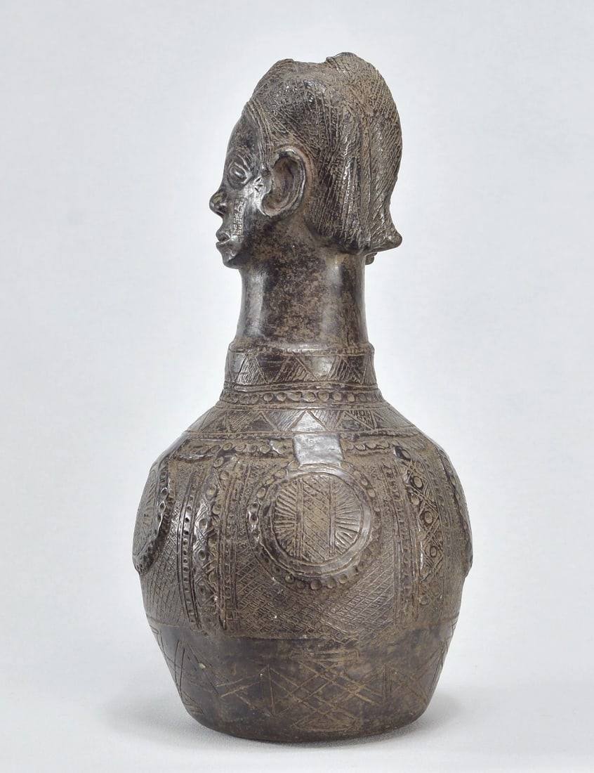 Superb ZANDE AZANDE anthropomorphic terracotta vessel African pottery MC 1902 - 10