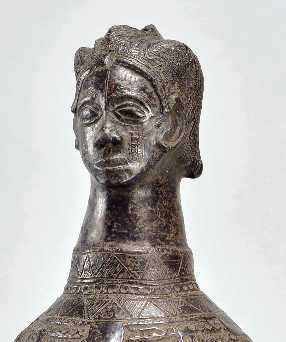 Superb ZANDE AZANDE anthropomorphic terracotta vessel African pottery MC 1902 - 2