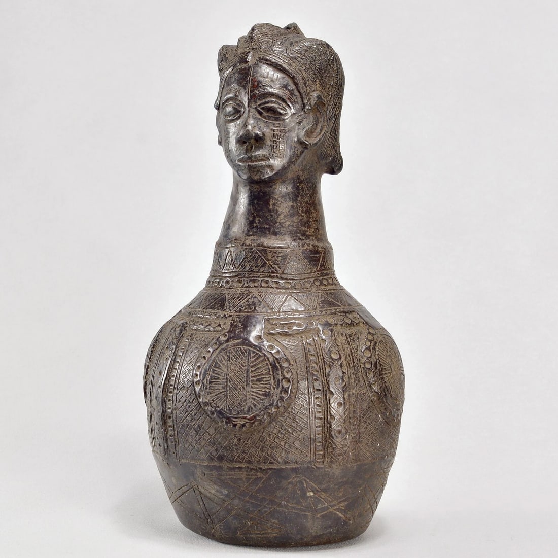 Superb ZANDE AZANDE anthropomorphic terracotta vessel African pottery MC 1902 - 7