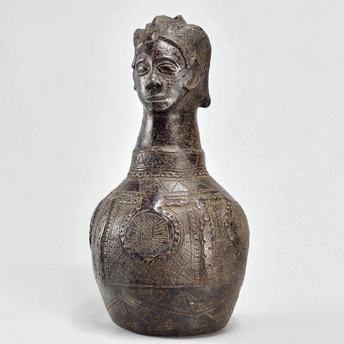 Superb ZANDE AZANDE anthropomorphic terracotta vessel African pottery MC 1902 - 8