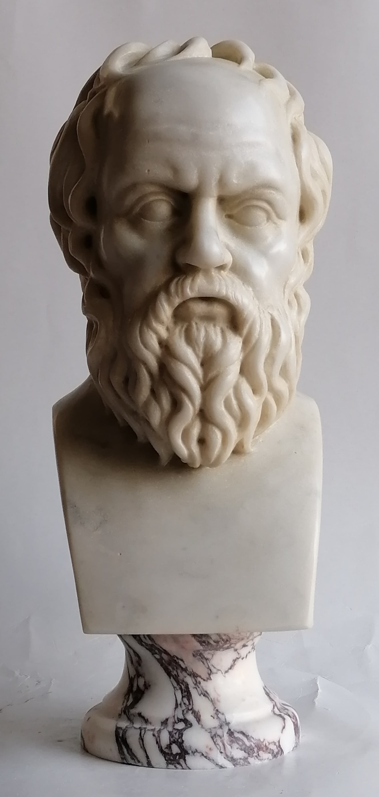 Socrate marble bust: Title: Socrate marble bustDescription:Bust of the ancient Greek philosopher Socrates, made of white Carrara marble, placed on a turned base in precious Medici breccia marble.Date/Period: xx